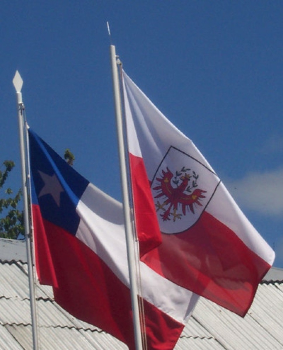 Fahnen von Chile und Tirol Fahnen von Chile und Tirol